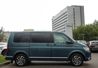 Подержанный автомобиль Volkswagen Caravelle 2018 года (3 фото)