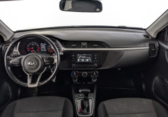 Подержанный автомобиль Kia Rio Hatchback 2021 года (13 фото)