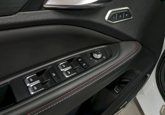 Подержанный автомобиль Geely Tugella 2023 года (12 фото)