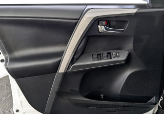 Подержанный автомобиль Toyota RAV4 2019 года (19 фото)