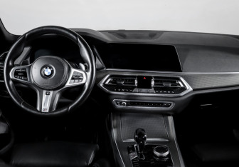 Подержанный автомобиль BMW X5 2019 года (12 фото)