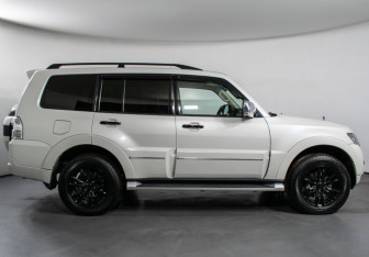 Подержанный автомобиль Mitsubishi Pajero 2020 года (4 фото)