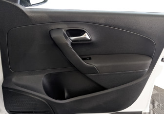 Подержанный автомобиль Volkswagen Polo Sedan 2016 года (25 фото)