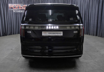 Подержанный автомобиль Zeekr 009 2024 года (6 фото)