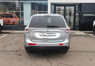 Подержанный автомобиль Mitsubishi Outlander 2012 года (6 фото)