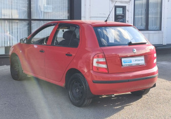 Подержанный автомобиль Skoda Fabia Hatchback 2004 года (7 фото)