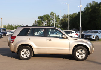 Подержанный автомобиль Suzuki Grand Vitara 2011 года (4 фото)