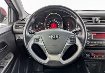 Подержанный автомобиль Kia Rio Sedan 2016 года (21 фото)