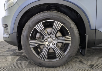 Подержанный автомобиль Volvo XC40 2021 года (12 фото)