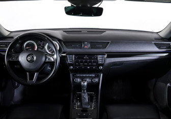 Подержанный автомобиль Skoda Superb Wagon 2016 года (13 фото)