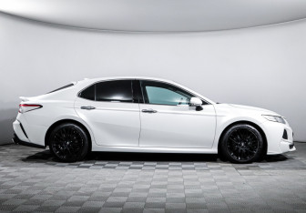 Подержанный автомобиль Toyota Camry Sedan 2019 года (4 фото)
