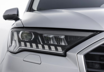 Подержанный автомобиль Audi Q7 2021 года (25 фото)