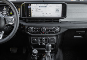 Подержанный автомобиль Jeep Wrangler 2025 года (12 фото)