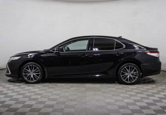 Подержанный автомобиль Toyota Camry Sedan 2022 года (8 фото)