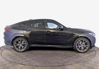 Подержанный автомобиль BMW X6 2020 года (4 фото)