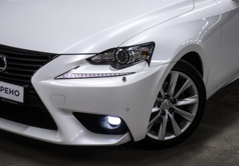 Подержанный автомобиль Lexus IS Sedan 2014 года (21 фото)