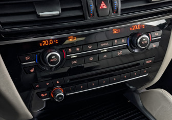 Подержанный автомобиль BMW X6 2015 года (21 фото)