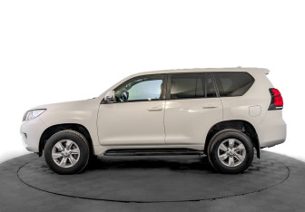Подержанный автомобиль Toyota Land Cruiser Prado 2021 года (8 фото)