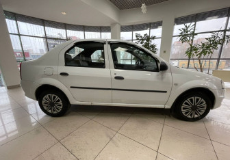 Подержанный автомобиль Renault Logan Sedan 2011 года (4 фото)