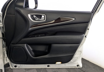 Подержанный автомобиль Infiniti QX60 2018 года (25 фото)