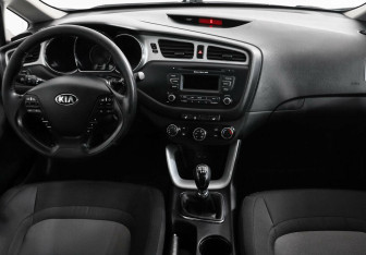 Подержанный автомобиль Kia Ceed Hatchback 2012 года (8 фото)