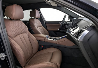 Подержанный автомобиль BMW X6 2025 года (23 фото)