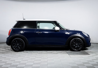 Подержанный автомобиль MINI Hatch 2017 года (4 фото)