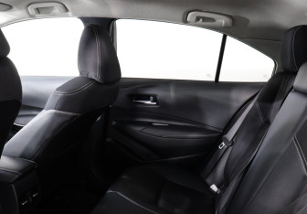 Подержанный автомобиль Toyota Corolla Sedan 2019 года (12 фото)