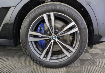 Подержанный автомобиль BMW X7 2020 года (12 фото)