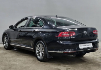 Подержанный автомобиль Volkswagen Passat Sedan 2017 года (7 фото)