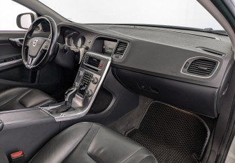 Подержанный автомобиль Volvo S60 2016 года (13 фото)