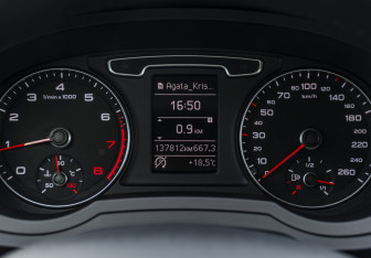 Подержанный автомобиль Audi Q3 2013 года (11 фото)