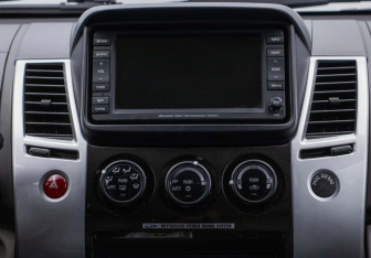 Подержанный автомобиль Mitsubishi Pajero Sport 2011 года (14 фото)