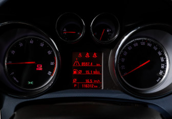 Подержанный автомобиль Opel Mokka 2013 года (11 фото)