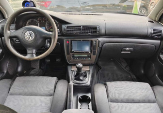 Подержанный автомобиль Volkswagen Passat Sedan 2002 года (9 фото)