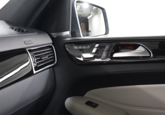 Подержанный автомобиль Mercedes-Benz GLE 2018 года (22 фото)