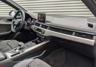 Подержанный автомобиль Audi A4 Sedan 2019 года (11 фото)