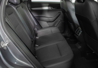 Подержанный автомобиль Skoda Karoq 2021 года (10 фото)