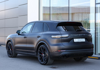 Подержанный автомобиль Porsche Cayenne 2020 года (7 фото)