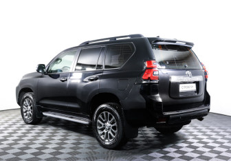 Подержанный автомобиль Toyota Land Cruiser Prado 2017 года (7 фото)