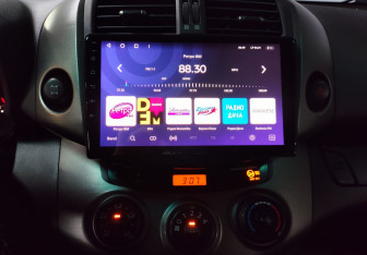 Подержанный автомобиль Toyota RAV4 2011 года (17 фото)