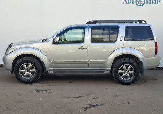 Подержанный автомобиль Nissan Pathfinder 2010 года (8 фото)