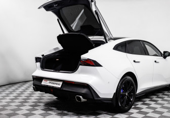 Подержанный автомобиль Changan UNI-V 2023 года (16 фото)