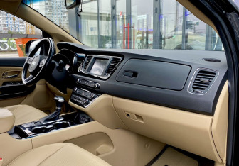 Подержанный автомобиль Kia Carnival 2019 года (28 фото)