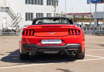 Подержанный автомобиль Ford Mustang Convertible 2024 года (29 фото)