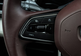 Подержанный автомобиль Geely Monjaro 2023 года (32 фото)