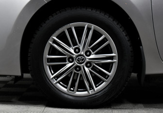 Подержанный автомобиль Toyota Corolla Sedan 2018 года (8 фото)