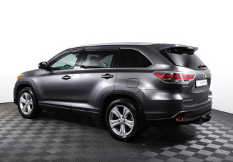 Подержанный автомобиль Toyota Highlander 2014 года (7 фото)