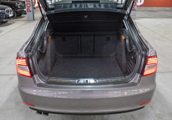 Подержанный автомобиль Skoda Superb Liftback 2014 года (11 фото)