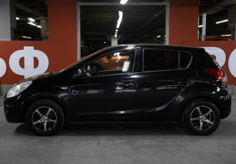 Подержанный автомобиль Hyundai i20 2009 года (8 фото)